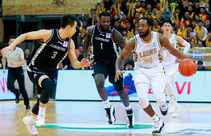 CBA最新戰況，遼寧20分大逆轉險勝廣廈，史蒂芬森36+6-【玉峰體育】